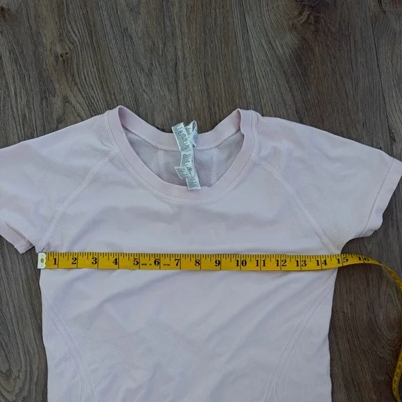 Athleta Light Pink Short Sleeve Workout Tee Stretch Sz Small Great Condition - Picture 3 of 5